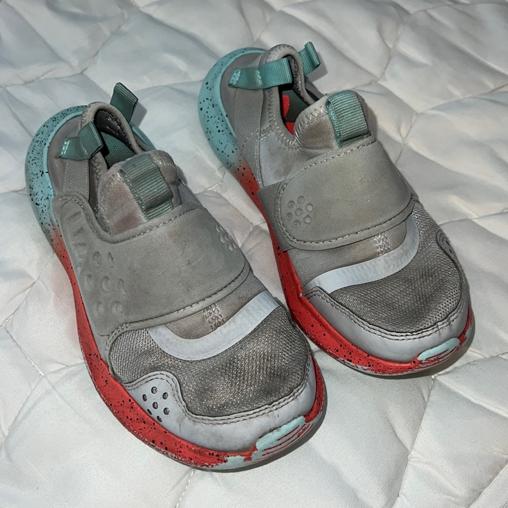 Size 1 Under Armour gray/pink/blue athletic shoes play condition